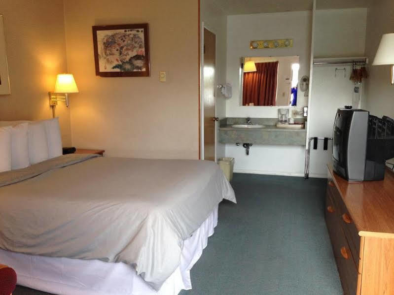 كريسينت سيتي Redwood Inn المظهر الخارجي الصورة
