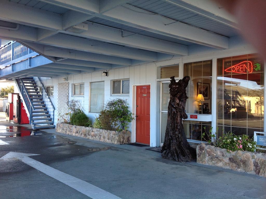 كريسينت سيتي Redwood Inn المظهر الخارجي الصورة
